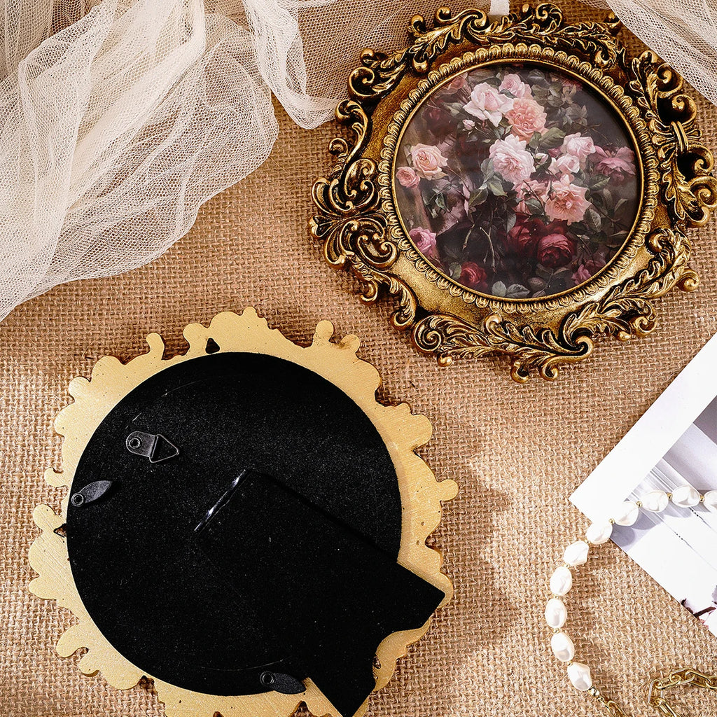 Cadre Avec Moulures Dorées Rétro