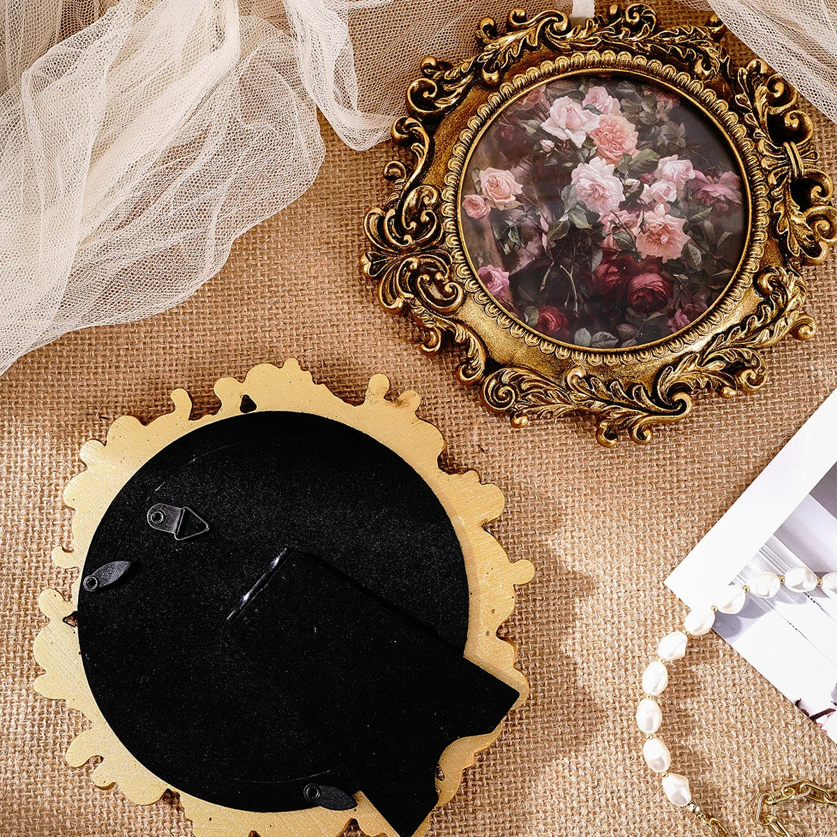 Cadre Avec Moulures Dorées Rétro