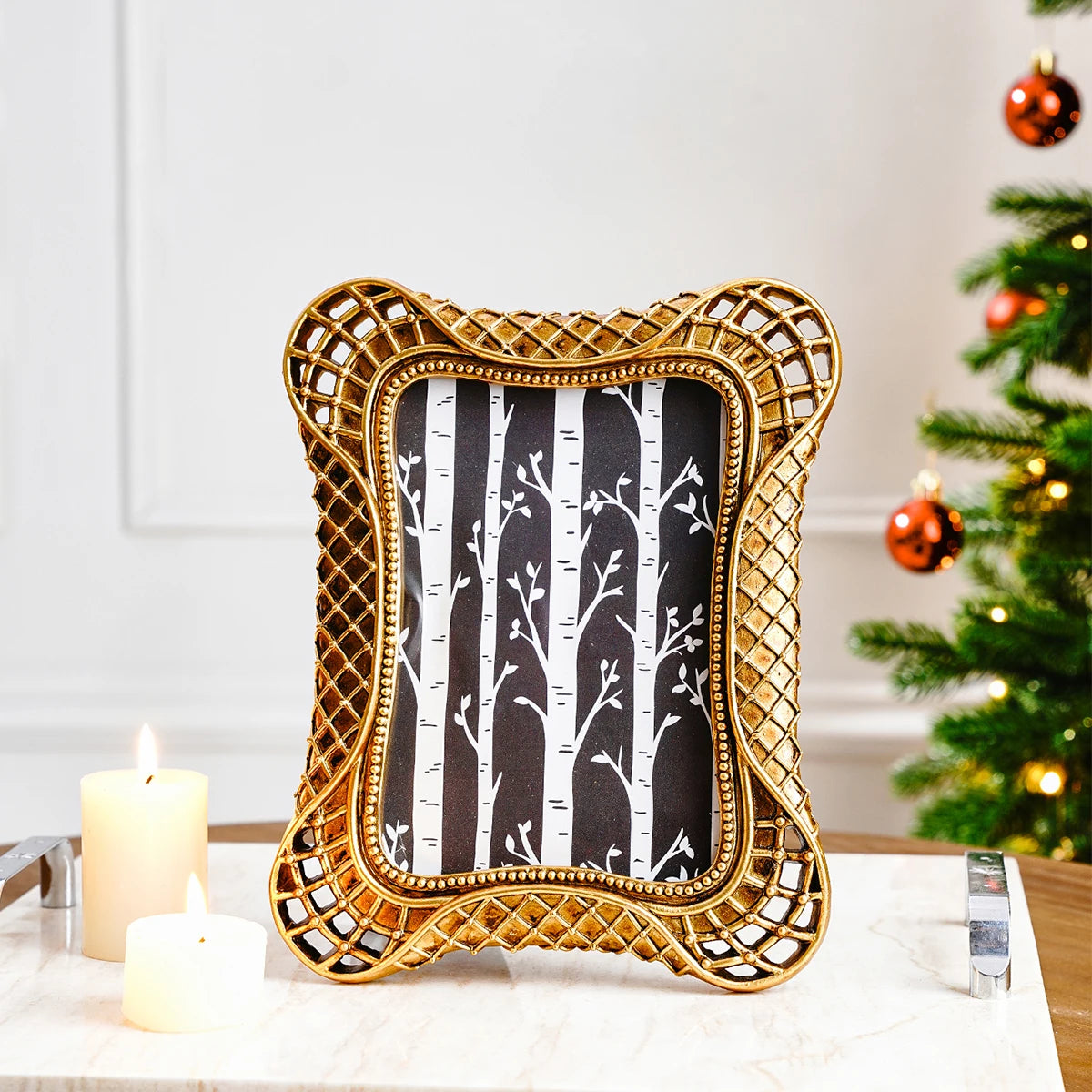 Cadre Avec Moulures Dorées Rétro